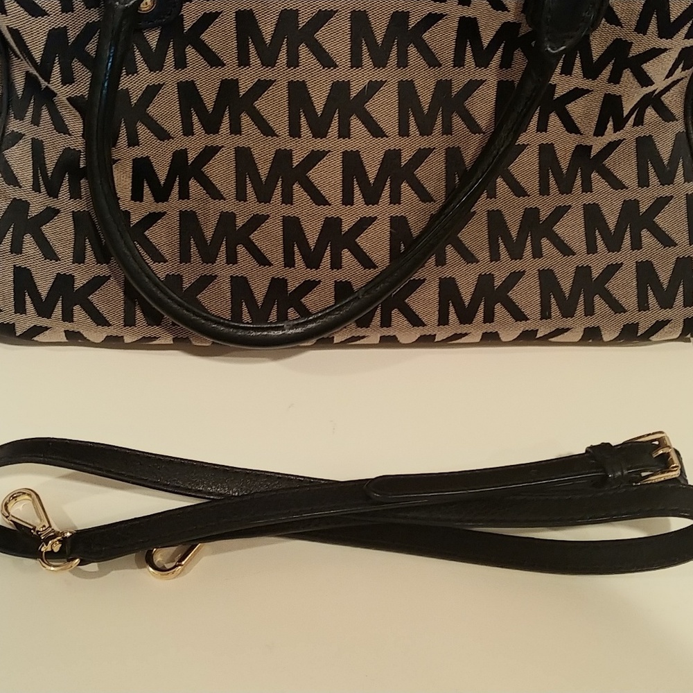 michael kors logo bag
